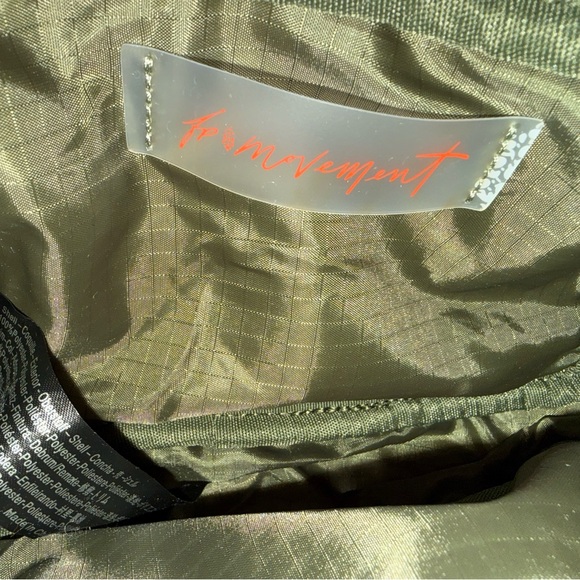 FREE PEOPLE Printed Mini Case Toucan Tropics - Picture 6 of 10